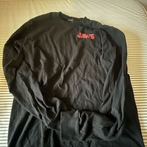MENS BLACK LONGSLEEVE JAWS- GOOD CONDITION